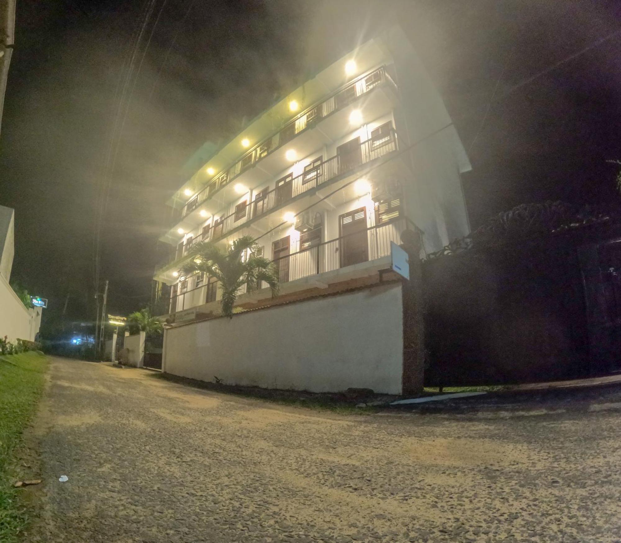 Traveller'S Hotel Hikkaduwa Ngoại thất bức ảnh